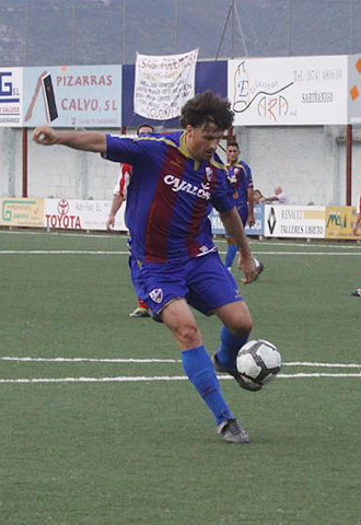 Mois�s no ha perdido su olfato goleador y volvi� a marcar con el Huesca en Arnedo, como ya hizo en Sabi��nigo