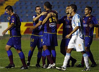 Los jugadores del Levante celebrando el gol.