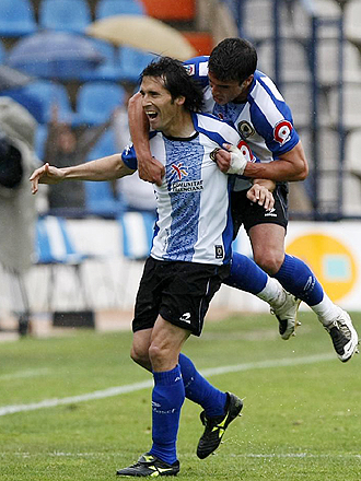 Sendoa, que resolvi� el amistoso ante el Al Ain con el �nico gol del partido, celebra con Ruz un tanto de la pasada temporada
