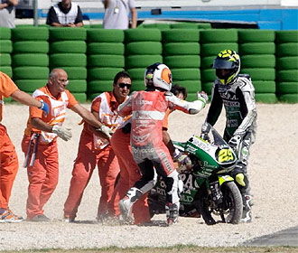 Espargar� discute con Iannone.