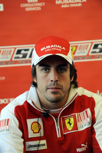 Fernando Alonso habla con los medios espa�oles en Shanghai
