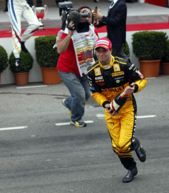 El belga Jerome D'Ambrosio celebra su victoria en Montecarlo