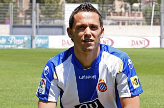 Gregory posa con la camiseta del Espanyol
