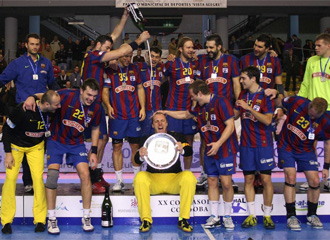 El Bar�a posa con la Copa Asobal conseguida la pasada temporada