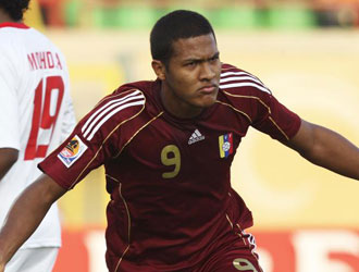 Rond�n celebra un gol con su selecci�n