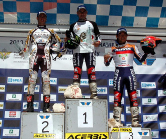 Toni Bou, en el podio de Italia