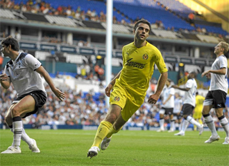 Rossi celebra un gol