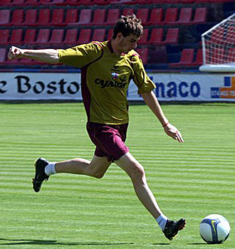 El delantero del juvenil de origen franc�s, Valentino Mois�s Fievet, marc� 4 goles con el Huesca