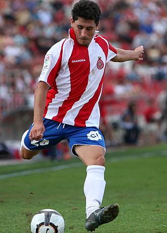 Roberto Perag�n abri� el camino del triunfo del Girona en Olot