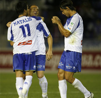 Nino, Natalio y David Prieto celebran un tanto.