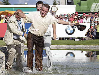 Miguel Angel Jim�nez se fue al agua tras proclamarse vencedor en Suiza