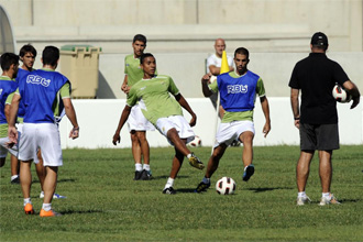 Roversio, durante un entrenamiento con el Betis.