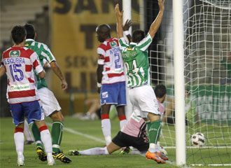 Betis y Granada vuelven a enfrentarse, esta vez en Los C�rmenes