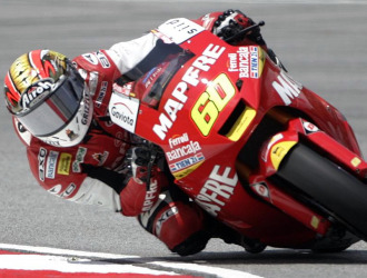 Sim�n pilotando en Malasia.