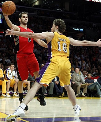 Pau Gasol cierra el paso a Calder�n