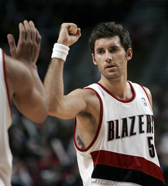Roy felicitando a Rudy la pasada temporada