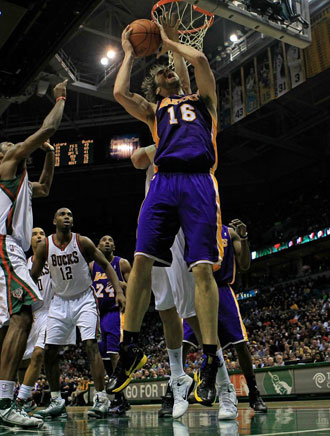 Pau Gasol ante los Bucks