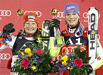 Riesch y Poutiainen en el podio.