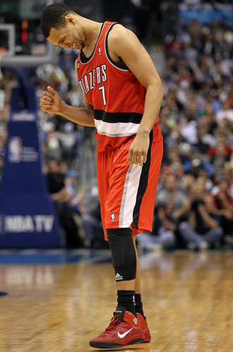 Brandon Roy quej�ndose de sus rodillas