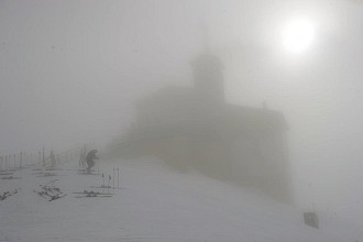La niebla cubre la estaci�n de Sestriere