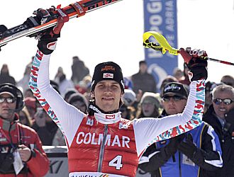 Matt levanta los brazos en se�al de triunfo