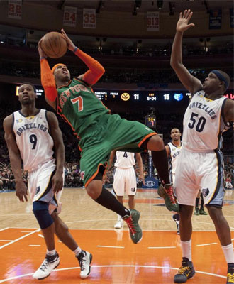 Carmelo Anthony tirando a canasta en suspensi�n