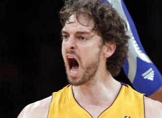 Gasol, celebrando una canasta.
