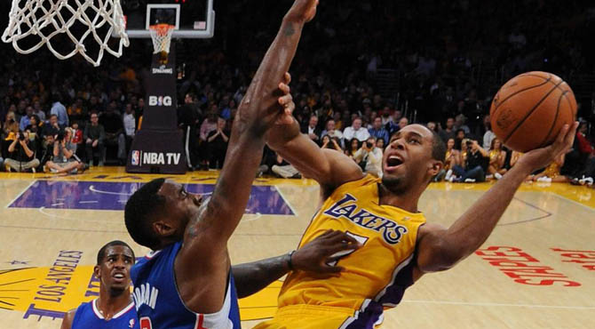'Mr. X', el nuevo jug�n belga de los Lakers que tuvo que ense�ar a pronunciar su nombre