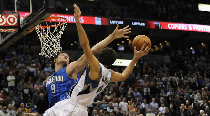 El malabarista Ricky y el reaparecido Kevin Love ponen la primera piedra del camino hacia los 'playoffs'