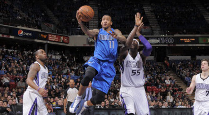 Sacramento, a medio reforzar, sorprende a los Mavs de Calder�n