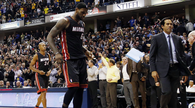 Hibbert desequilibra la balanza y los Pacers reclaman el trono de LeBron