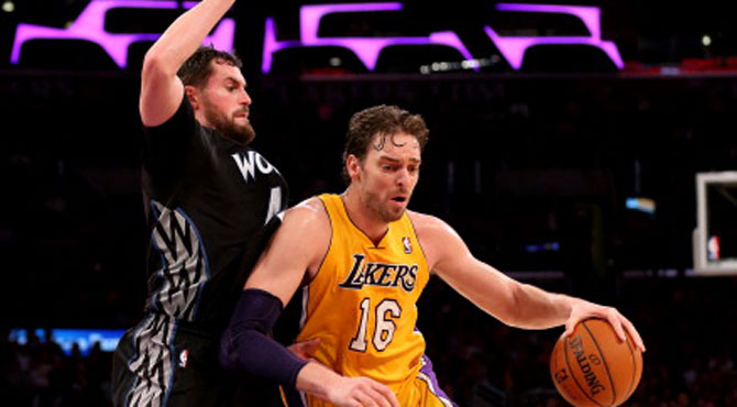 Pau Gasol roza el triple-doble y gana a los Wolves de su amigo Ricky Rubio