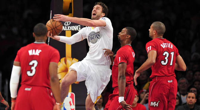 Los Lakers no sobreviven a LeBron pese al buen partido de Pau (13+13) y el festival de Young