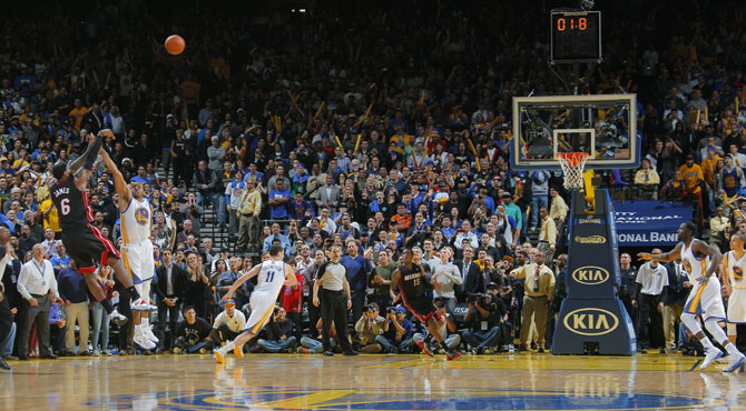 Partidos de ensue�o y rematados con sendas canastas ganadoras de dos genios: LeBron y 'La Barba'