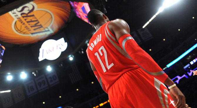 'Superman' machaca a los Lakers y devora los tremendos abucheos del Staples