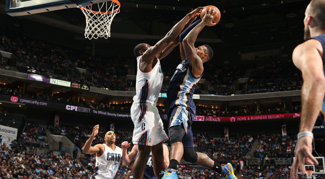 Biyombo frena en seco a Marc en su carrera por los 'playoffs'