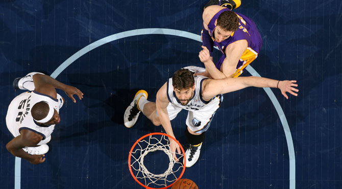 Marc no tuvo misericordia con los Lakers de Pau en el duelo de los Gasol en la NBA