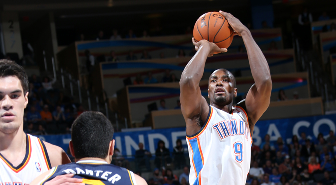 El 'Jordaniano' Durant y un Ibaka que juega m�s que nadie sostienen a los Thunder