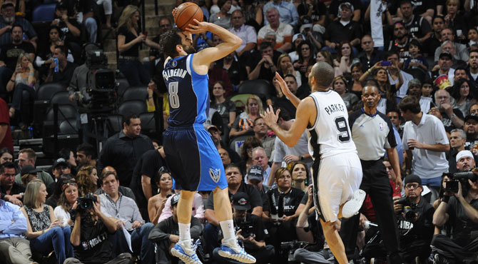 Calder�n tapa bocas y cambia el sino de la serie entre Spurs y Mavericks