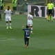 Lanzan varios pl�tanos a Kevin Constant durante un partido