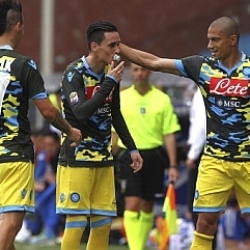 Callej�n marca, el N�poles golea