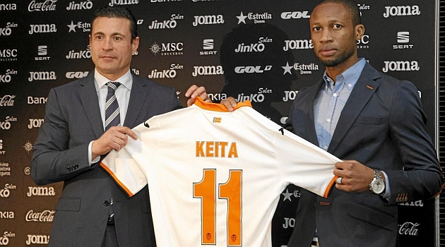 Keita, el d�a de su presentaci�n, junto a Amadeo Salvo. /JOS� ANTONIO SANZ