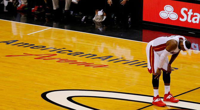 Leonard empuja a LeBron al averno y deja a sus Spurs a un triunfo del anillo