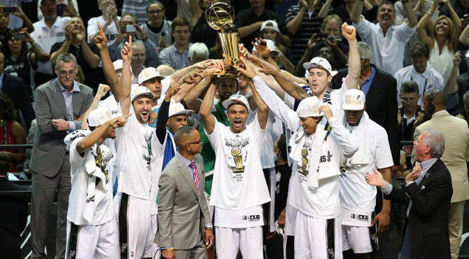 La dinast�a de los Spurs derroca a LeBron y gana la NBA