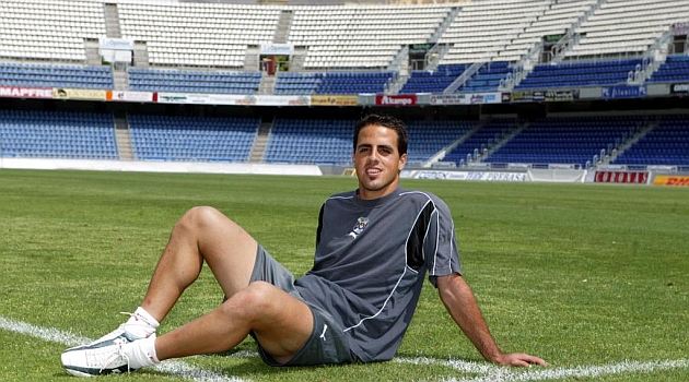 Vitolo posa para un reportaje en su anterior etapa en el Tenerife / Marca