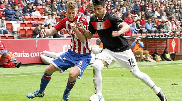 �lex Barrera, durante el partido ante el Murcia en Gij�n / Tuero - Arias (Marca)