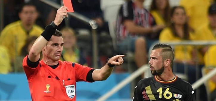 Defour se autoexpuls� con un macabro plantillazo