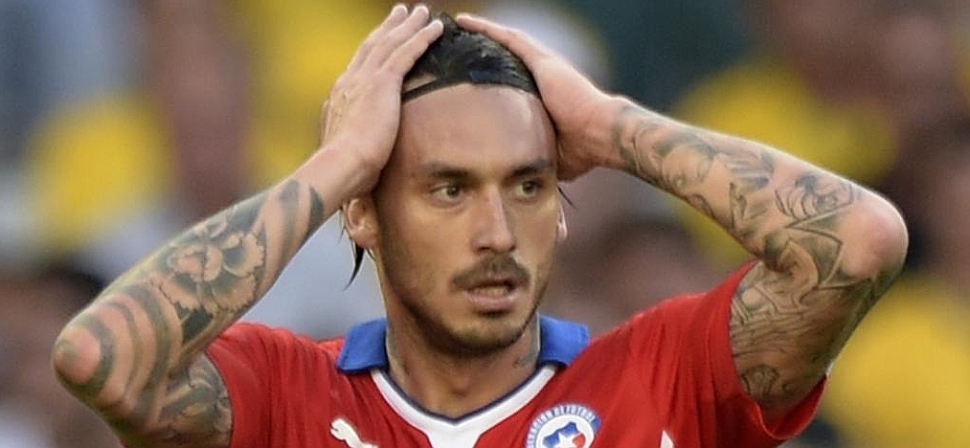 Pinilla se top� con el larguero en el 120'