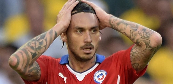 Pinilla se top� con el larguero en el 120'