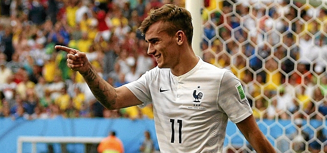 Antoine Griezmann (23) celebra un gol en un partido del Mundial de Brasil./REUTERS